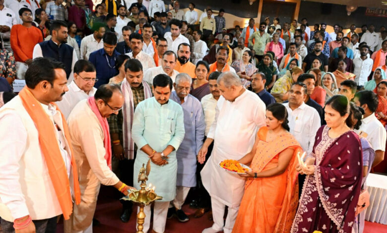 रायपुर : जिला पंचायत के प्रथम सम्मिलन में शामिल हुए केन्द्रीय राज्य मंत्री तोखन साहू और उप मुख्यमंत्री अरुण साव रायपुर : जिला पंचायत के प्रथम सम्मिलन में शामिल हुए केन्द्रीय राज्य मंत्री तोखन साहू और उप मुख्यमंत्री अरुण साव