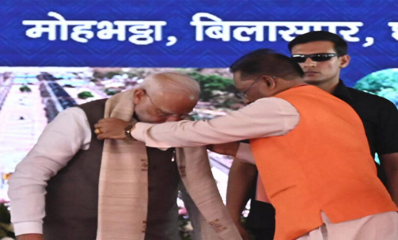 रायपुर : रेल नेटवर्क से जुड़ा नया रायपुर राजधानी क्षेत्र, प्रधानमंत्री ने अभनपुर-रायपुर मेमू ट्रेन सेवा का किया शुभारंभ रायपुर : रेल नेटवर्क से जुड़ा नया रायपुर राजधानी क्षेत्र, प्रधानमंत्री ने अभनपुर-रायपुर मेमू ट्रेन सेवा का किया शुभारंभ