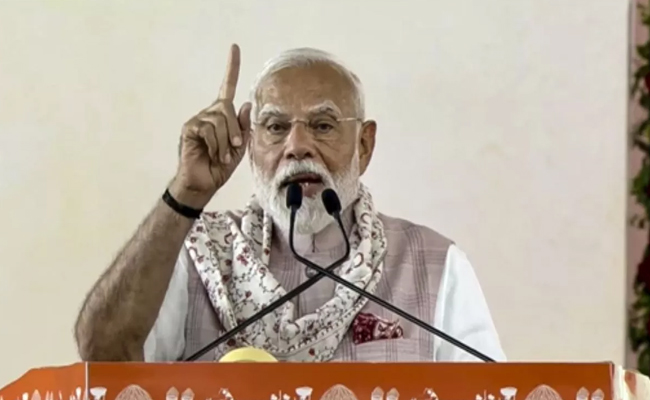 गुजरात के नवसारी में बोले पीएम मोदी- मैं दुनिया का सबसे अमीर व्यक्ति, मुझे करोड़ों महिलाओं का आशीर्वाद गुजरात के नवसारी में बोले पीएम मोदी- मैं दुनिया का सबसे अमीर व्यक्ति, मुझे करोड़ों महिलाओं का आशीर्वाद