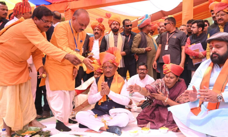 मुख्यमंत्री विष्णु देव साय ने जशपुर जिले में सामूहिक कन्या विवाह कार्यक्रम में शामिल होकर नवविवाहित जोड़ों को सुखमय जीवन की दी शुभकामनाएँ… मुख्यमंत्री विष्णु देव साय ने जशपुर जिले में सामूहिक कन्या विवाह कार्यक्रम में शामिल होकर नवविवाहित जोड़ों को सुखमय जीवन की दी शुभकामनाएँ…