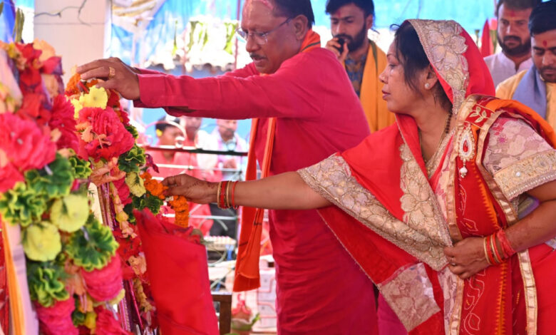 सीएम विष्णुदेव साय सनातन समाज के अनुष्ठान में हुए शामिल: भगवान राधा-कृष्ण की पूजा-अर्चना कर प्रदेश की सुख, समृद्धि और खुशहाली की कामना की, प्रदेशवासियों को दी होली की शुभकामनाएं… सीएम विष्णुदेव साय सनातन समाज के अनुष्ठान में हुए शामिल: भगवान राधा-कृष्ण की पूजा-अर्चना कर प्रदेश की सुख, समृद्धि और खुशहाली की कामना की, प्रदेशवासियों को दी होली की शुभकामनाएं…
