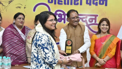 अंतर्राष्ट्रीय महिला दिवस पर ‘महतारी वंदन अभिनंदन’ का भव्य आयोजन: मुख्यमंत्री विष्णु देव साय ने महिला पत्रकारों को किया सम्मानि…