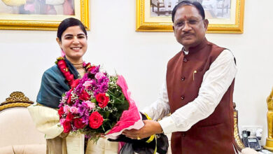 मुख्यमंत्री विष्णु देव साय से प्रसिद्ध कथावाचक देवी चित्रलेखा की सौजन्य भेंट, चित्रलेखा ने की CM विष्णुदेव साय के कार्यों की तारीफ…