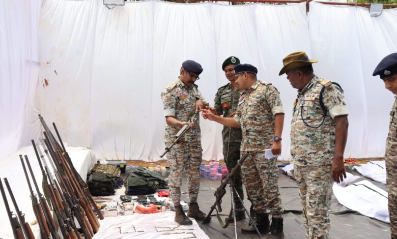 CG News: पुलिस और माओवादियों के साथ हुए मुठभेड़ में 14 महिला एवं 26 वर्दीधारी माओवादियों के शव समेत भारी मात्रा में हथियार हुआ बरामद… CG News: पुलिस और माओवादियों के साथ हुए मुठभेड़ में 14 महिला एवं 26 वर्दीधारी माओवादियों के शव समेत भारी मात्रा में हथियार हुआ बरामद…