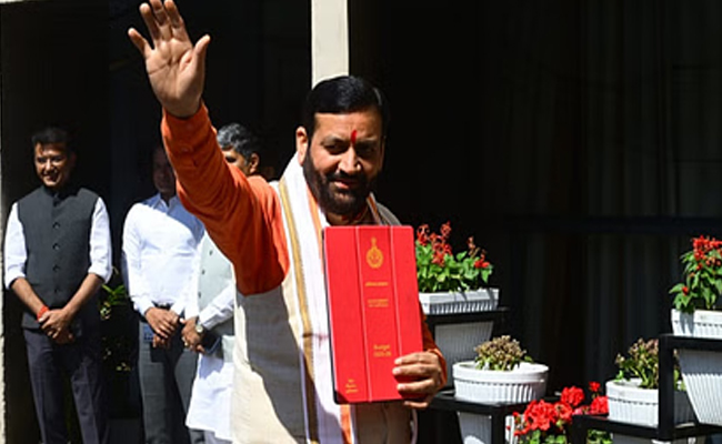 हरियाणा: सीएम सैनी ने पेश किया बजट, शुरू होगी लाडो लक्ष्मी योजना, महिलाओं को हर महीने मिलेंगे 2100 रुपये हरियाणा: सीएम सैनी ने पेश किया बजट, शुरू होगी लाडो लक्ष्मी योजना, महिलाओं को हर महीने मिलेंगे 2100 रुपये