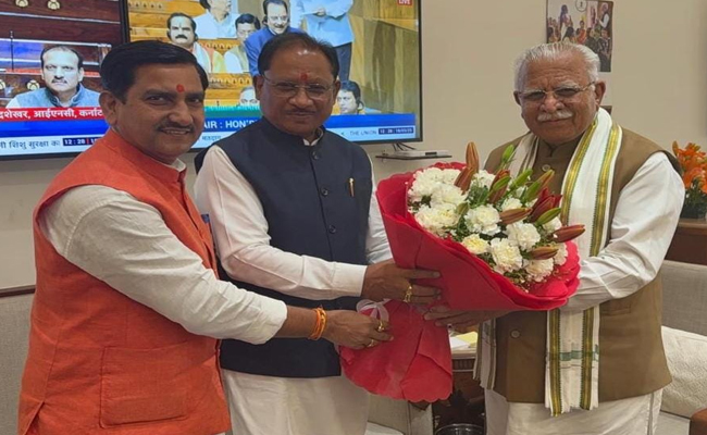 मुख्यमंत्री श्री विष्णुदेव साय ने केंद्रीय मंत्री श्री मनोहर लाल खट्टर से की सौजन्य भेंट मुख्यमंत्री श्री विष्णुदेव साय ने केंद्रीय मंत्री श्री मनोहर लाल खट्टर से की सौजन्य भेंट