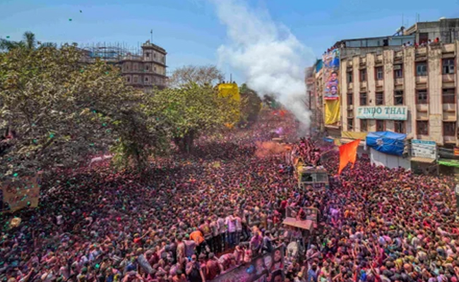 इंदौर में रंगपंचमी पर निकलेंगी रंगारंग गेर – रंगों से होगा शहर सराबोर इंदौर में रंगपंचमी पर निकलेंगी रंगारंग गेर – रंगों से होगा शहर सराबोर