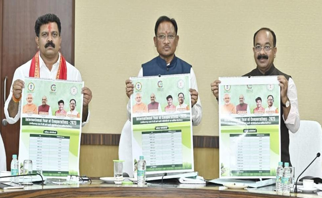 मुख्यमंत्री श्री विष्णु देव साय ने किया सहकारिता विभाग के वार्षिक कैलेंडर का विमोचन मुख्यमंत्री श्री विष्णु देव साय ने किया सहकारिता विभाग के वार्षिक कैलेंडर का विमोचन