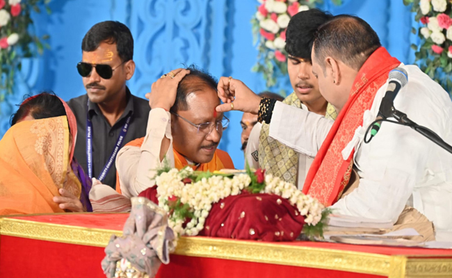 हम सबका परम सौभाग्य है कि मायाली में पूज्य पंडित प्रदीप मिश्रा जी के श्रीमुख से शिव महापुराण कथा का हो रहा वाचन- मुख्यमंत्री श्री विष्णुदेव साय हम सबका परम सौभाग्य है कि मायाली में पूज्य पंडित प्रदीप मिश्रा जी के श्रीमुख से शिव महापुराण कथा का हो रहा वाचन- मुख्यमंत्री श्री विष्णुदेव साय