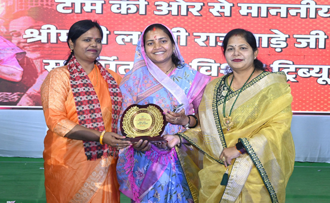 रैम्पवॉक में महिलाओं ने दिखाई आत्मविश्वास की झलक रैम्पवॉक में महिलाओं ने दिखाई आत्मविश्वास की झलक