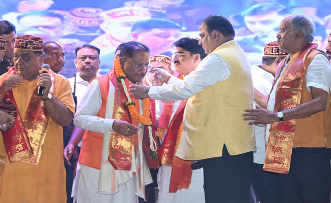 मुख्यमंत्री श्री विष्णु देव साय ने भगवान झूलेलाल की शोभायात्रा का फूलों से किया भव्य स्वागत मुख्यमंत्री श्री विष्णु देव साय ने भगवान झूलेलाल की शोभायात्रा का फूलों से किया भव्य स्वागत