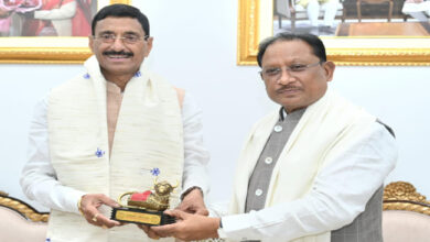 मुख्यमंत्री श्री विष्णु देव साय से केंद्रीय रक्षा राज्य मंत्री श्री संजय सेठ ने की सौजन्य भेंट