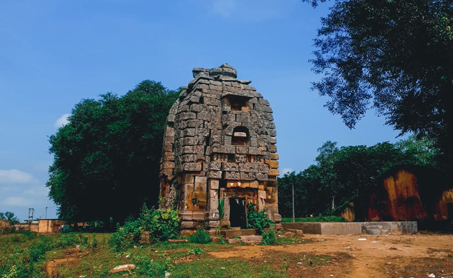 विशेष लेख : जिले का अनोखा घाघरा मंदिर बिना जोड़ वाली पत्थरों की बना है रहस्यमयी संरचना विशेष लेख : जिले का अनोखा घाघरा मंदिर बिना जोड़ वाली पत्थरों की बना है रहस्यमयी संरचना