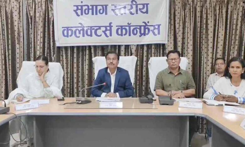 संभाग आयुक्त ने लगाई कलेक्टरों की क्लास, जल संकट दूर करने, लंबित राजस्व मामलों का जल्द निराकरण करने के दिए निर्देश संभाग आयुक्त ने लगाई कलेक्टरों की क्लास, जल संकट दूर करने, लंबित राजस्व मामलों का जल्द निराकरण करने के दिए निर्देश
