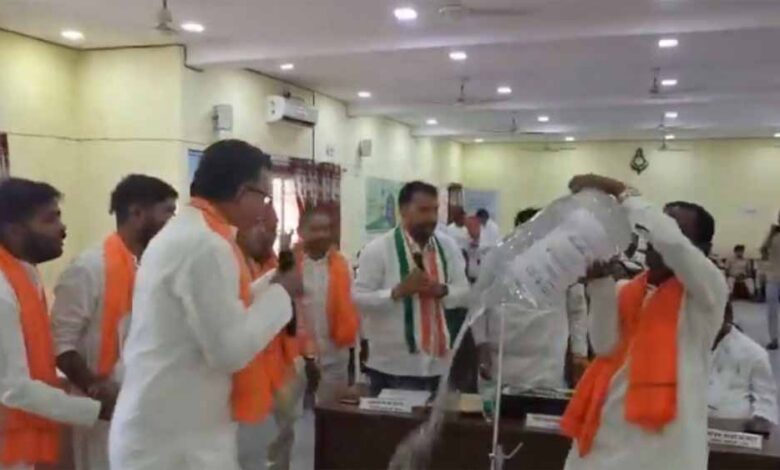 बिरगांव नगर निगम में बजट पेश करने के दौरान हुआ बवाल