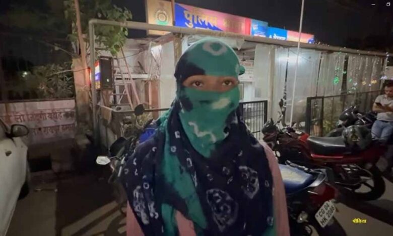 रायपुर में युवतियों के गैंग ने अपनी ही सहेली के घर जाकर किया हमला रायपुर में युवतियों के गैंग ने अपनी ही सहेली के घर जाकर किया हमला