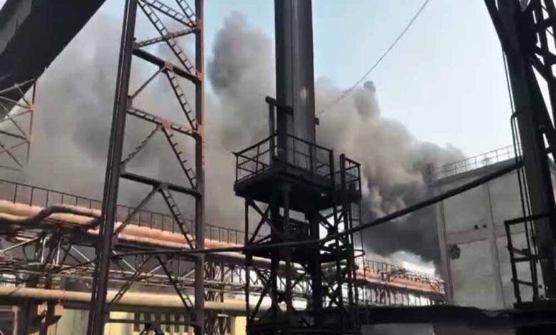 एनएमडीसी स्टील प्लांट में भीषण आग, कीमती बैटरियां जलकर खाक