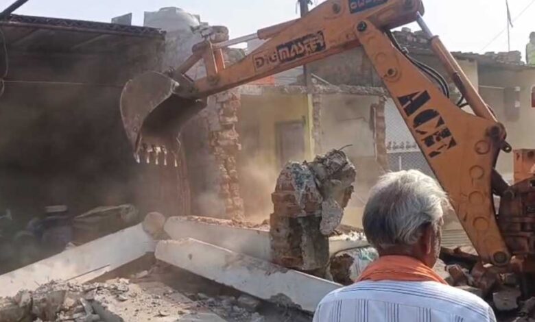 भिलाई नगर निगम ने अवैध कब्जों के खिलाफ चलाया बुलडोजर, 53 मकानों पर की कार्रवाई