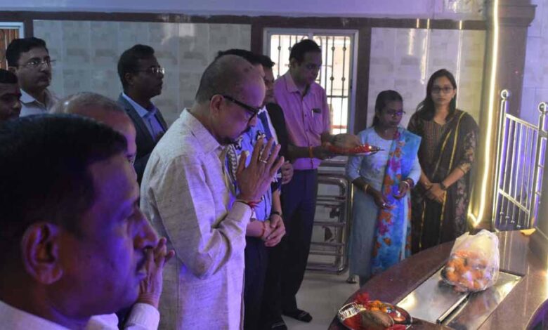 राज्यपालरमेन डेका ने माँ गंगा मैय्या की पूजा-अर्चना कर राज्य की सुख, समृद्धि की कामना की राज्यपालरमेन डेका ने माँ गंगा मैय्या की पूजा-अर्चना कर राज्य की सुख, समृद्धि की कामना की