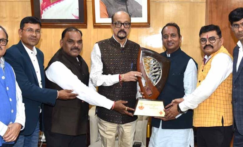 रेडक्रॉस की भूमिका अधिक सशक्त और प्रभावी बनाने के लिए कार्य करें : डेका रेडक्रॉस की भूमिका अधिक सशक्त और प्रभावी बनाने के लिए कार्य करें : डेका