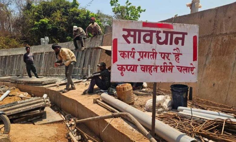 109 करोड़ की लागत से बन रही 38 किमी लंबी सड़क 5 साल बाद भी अधूरी, पूर्व वन मंत्री के भाई की कंपनी पर गंभीर आरोप