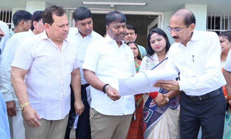 वनमंत्री कश्यप ने लघुवनोपज प्रसंस्करण केंद्र का किया अवलोकन वनमंत्री कश्यप ने लघुवनोपज प्रसंस्करण केंद्र का किया अवलोकन