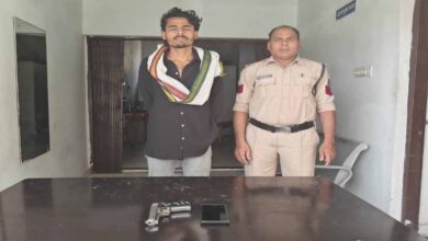 देसी पिस्टल के साथ रेलवे स्टेशन परिसर में युवक गिरफ्तार
