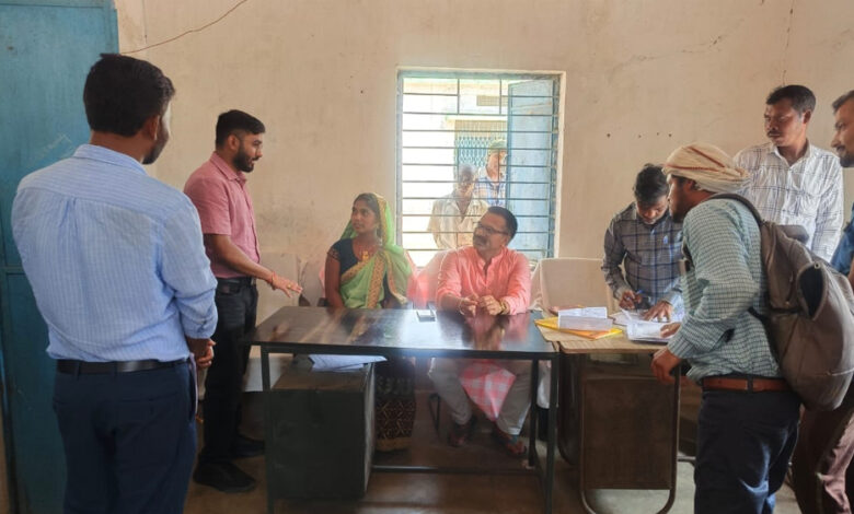 रायपुर : सुशासन तिहार 2025 : कलेक्टर ने मैनपाट विकासखंड का किया दौरा रायपुर : सुशासन तिहार 2025 : कलेक्टर ने मैनपाट विकासखंड का किया दौरा