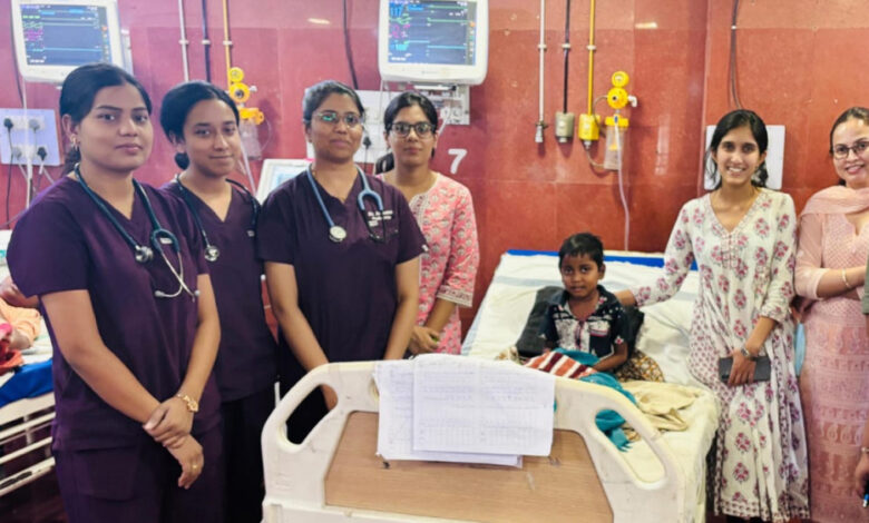 रायपुर : उपचार की विजयगाथा, नन्हें योद्धा हर्ष की प्रेरक यात्रा, अम्बेडकर अस्पताल में संघर्ष से सफलता की प्रेरणादायक कहानी रायपुर : उपचार की विजयगाथा, नन्हें योद्धा हर्ष की प्रेरक यात्रा, अम्बेडकर अस्पताल में संघर्ष से सफलता की प्रेरणादायक कहानी