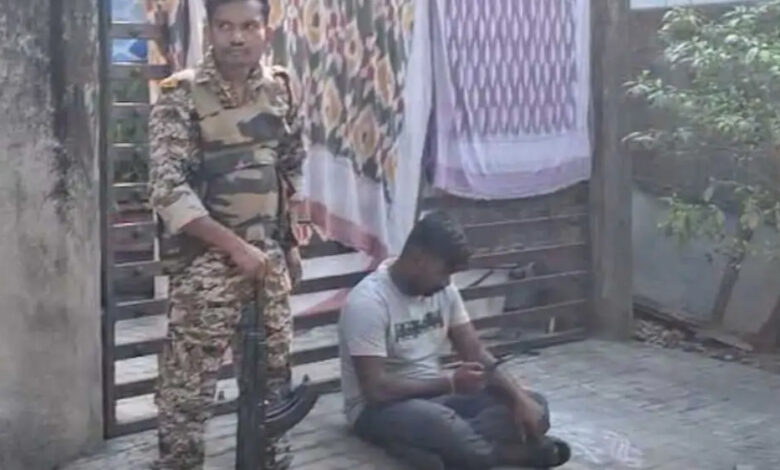 सुकमा जिले में ACB और EOW की टीम ने 6 जगह छापेमार की कार्रवाई, 5 तेंदूपत्ता प्रबंधकों के घर भी कार्रवाई सुकमा जिले में ACB और EOW की टीम ने 6 जगह छापेमार की कार्रवाई, 5 तेंदूपत्ता प्रबंधकों के घर भी कार्रवाई