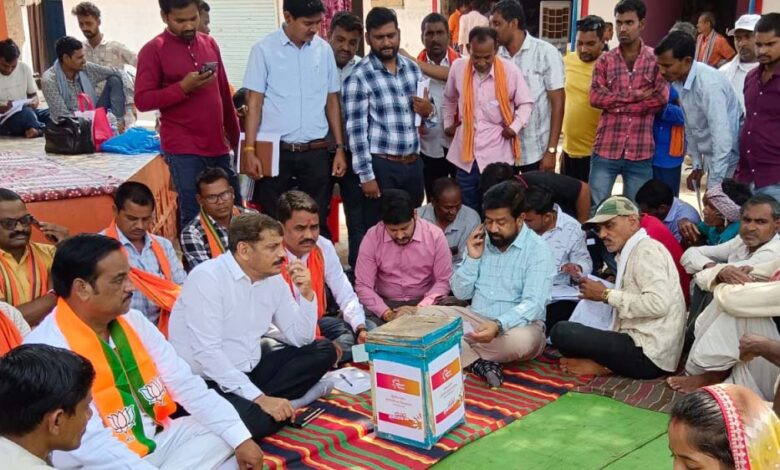 सुशासन तिहार 2025 : प्रथम चरण के अंतिम दिन कलेक्टर वर्मा और जिला पंचायत अध्यक्ष साहू खैरबनाकला पहुंचकर स्वयं ग्रामवासियों से आवेदन लिए सुशासन तिहार 2025 : प्रथम चरण के अंतिम दिन कलेक्टर वर्मा और जिला पंचायत अध्यक्ष साहू खैरबनाकला पहुंचकर स्वयं ग्रामवासियों से आवेदन लिए