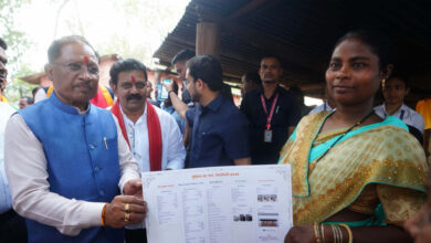 रायपुर : मुख्यमंत्री विष्णु देव साय ने जगदलपुर के गांव से किया मोर दुआर-साय  सरकार महाअभियान का शुभारंभ