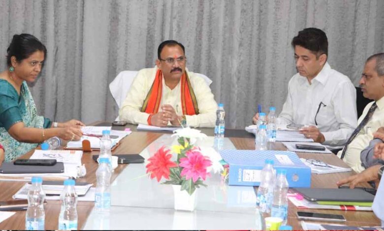 रायपुर : स्वास्थ्य मंत्री श्याम बिहारी जायसवाल ने डॉ. भीमराव अम्बेडकर स्मृति चिकित्सालय में चिकित्सा सुविधाओं के सुदृढ़ीकरण और विस्तार के सम्बन्ध में दिए निर्देश
