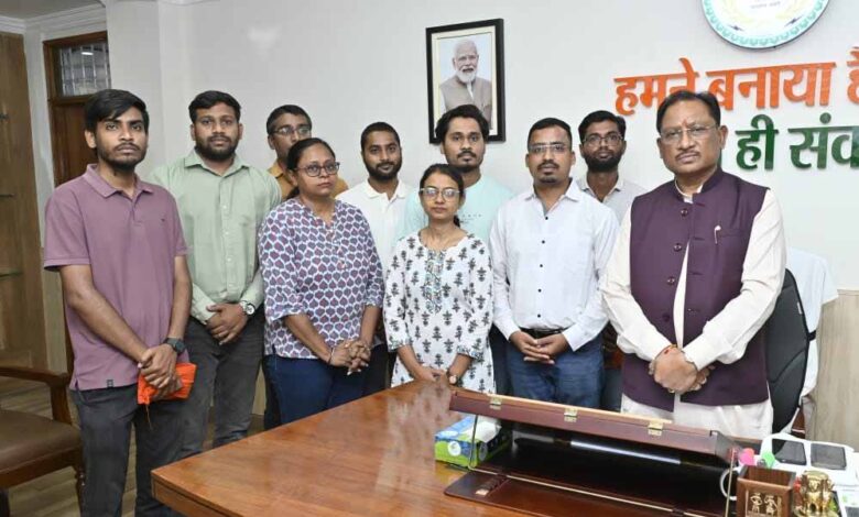 रायपुर : मुख्यमंत्री विष्णु देव साय से सौजन्य मुलाकात के बाद बीएड प्रशिक्षित बर्खास्त सहायक शिक्षकों ने आंदोलन समाप्ति की घोषणा की रायपुर : मुख्यमंत्री विष्णु देव साय से सौजन्य मुलाकात के बाद बीएड प्रशिक्षित बर्खास्त सहायक शिक्षकों ने आंदोलन समाप्ति की घोषणा की