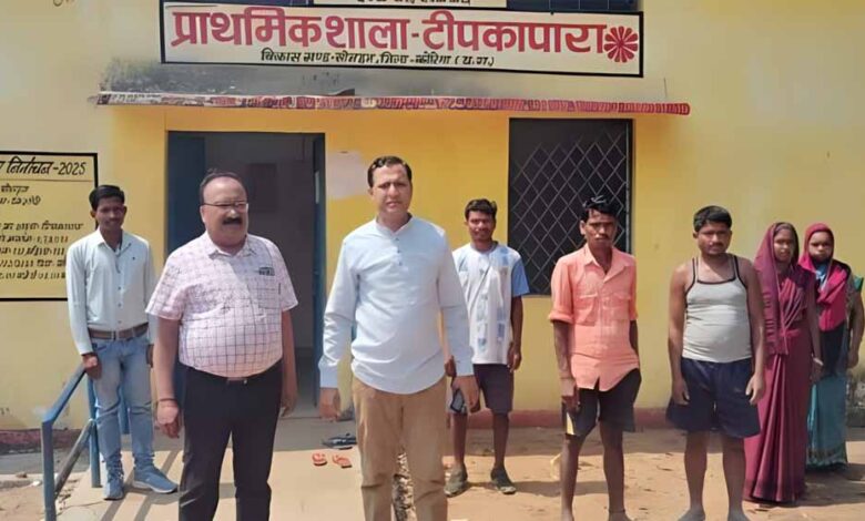 विद्यालयों में लापरवाही बरतने का नतीजा, एक प्रधानपाठक निलंबित, तीन शिक्षकों को नोटिस विद्यालयों में लापरवाही बरतने का नतीजा, एक प्रधानपाठक निलंबित, तीन शिक्षकों को नोटिस