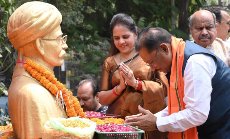मुख्यमंत्री विष्णु देव साय ने स्वतंत्रता संग्राम सेनानी मधुसूदन दास की प्रतिमा पर किया माल्यार्पण मुख्यमंत्री विष्णु देव साय ने स्वतंत्रता संग्राम सेनानी मधुसूदन दास की प्रतिमा पर किया माल्यार्पण