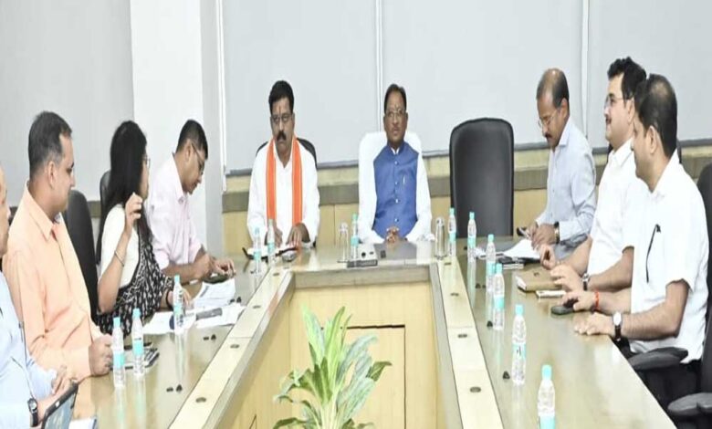 रायपुर : मुख्यमंत्री विष्णुदेव साय ने पंचायत एवं ग्रामीण विकास विभाग के कार्यों की गहन समीक्षा की रायपुर : मुख्यमंत्री विष्णुदेव साय ने पंचायत एवं ग्रामीण विकास विभाग के कार्यों की गहन समीक्षा की