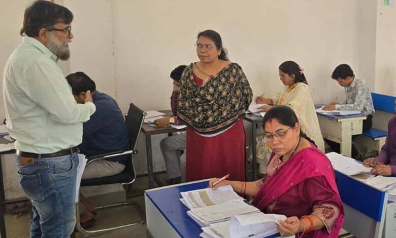 10वीं एवं 12वीं बोर्ड परीक्षा के उत्तर पुस्तिका मूल्यांकन केन्द्र का कलेक्टर ने किया निरीक्षण