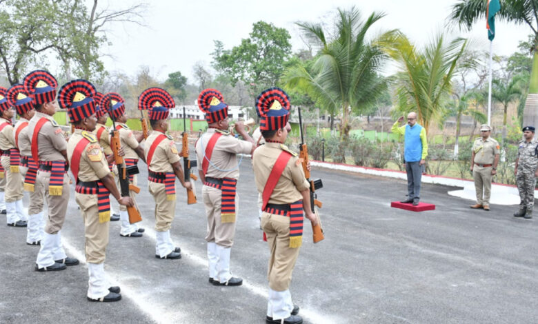 रायपुर : राज्यपाल श्री रमेन डेका पहुंचे हेलिपैड सुकमा रायपुर : राज्यपाल श्री रमेन डेका पहुंचे हेलिपैड सुकमा