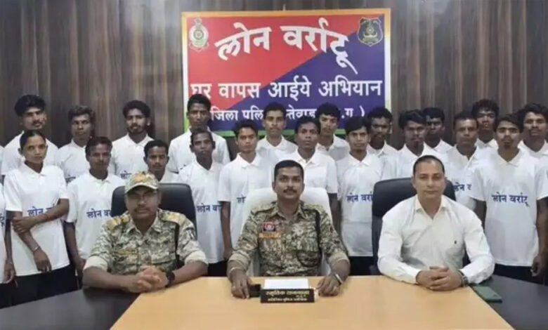 नक्सलवाद के समूल नाश की ओर एक और ऐतिहासिक कदम: दंतेवाड़ा में 26 हार्डकोर नक्सलियों ने किया आत्मसमर्पण नक्सलवाद के समूल नाश की ओर एक और ऐतिहासिक कदम: दंतेवाड़ा में 26 हार्डकोर नक्सलियों ने किया आत्मसमर्पण