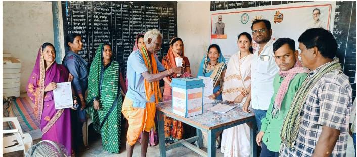 प्रदेश-व्यापी सुशासन तिहार के दूसरे दिन भी लोगों का दिखा उत्साह: गांव-गांव, शहर-शहर में लोग समाधान पेटियों में जमा कर रहे आवेदन… प्रदेश-व्यापी सुशासन तिहार के दूसरे दिन भी लोगों का दिखा उत्साह: गांव-गांव, शहर-शहर में लोग समाधान पेटियों में जमा कर रहे आवेदन…