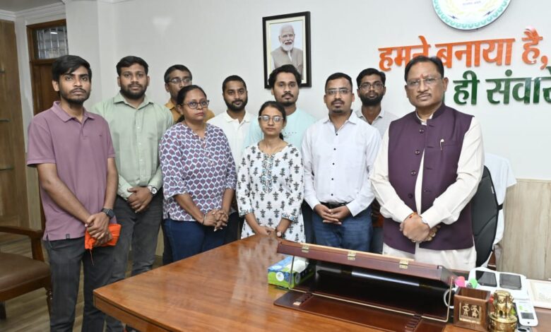 CG News: मुख्यमंत्री साय से सौजन्य मुलाकात के बाद बीएड प्रशिक्षित बर्खास्त सहायक शिक्षकों ने आंदोलन समाप्ति की घोषणा की… CG News: मुख्यमंत्री साय से सौजन्य मुलाकात के बाद बीएड प्रशिक्षित बर्खास्त सहायक शिक्षकों ने आंदोलन समाप्ति की घोषणा की…