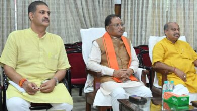 CG News: मुख्यमंत्री विष्णु देव साय ने जनप्रतिनिधियों और अधिकारियों के साथ सुनी ‘मन की बात’ की 121वीं कड़ी…