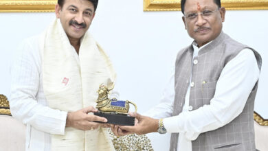CG News: मुख्यमंत्री विष्णु देव साय से सांसद मनोज तिवारी ने की सौजन्य भेंट…