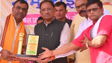 CG News: मुख्यमंत्री विष्णुदेव साय श्री हरि अखंड संकीर्तन नाम यज्ञ में हुए शामिल, वृंदावन भवन के विस्तार के लिए 50 लाख रुपए देने की घोषणा…