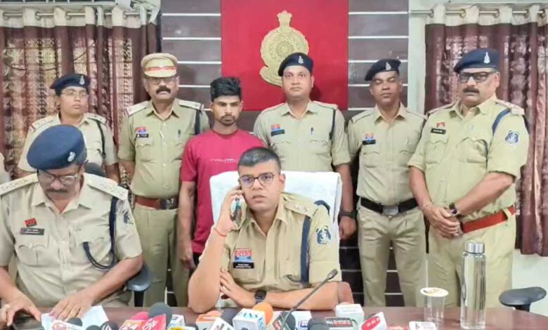 CG Crime- लव मैरिज का दर्दनाक अंत : जन्मदिन पर पत्नी को उतारा मौत के घाट, बेटे के साथ फरार आरोपी गिरफ्तार, जानिए वारदात की वजह…