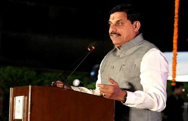 MP News: तकनीक से जोड़ती है सनातन संस्कृति की ज्ञान परंपरा : मुख्यमंत्री डॉ. मोहन यादव… MP News: तकनीक से जोड़ती है सनातन संस्कृति की ज्ञान परंपरा : मुख्यमंत्री डॉ. मोहन यादव…