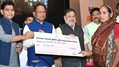 CG News- महिला श्रमिकों के योगदान को सलाम: सुरक्षा और रोजगार की गारंटी के साथ बढ़ा महिला श्रमिकों का सम्मान…