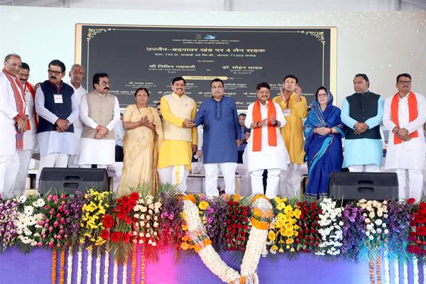 MP News: मुख्यमंत्री डॉ. यादव और केन्द्रीय मंत्री गडकरी ने 5800 करोड़ रूपए लागत वाली 10 राष्ट्रीय राजमार्ग परियोजनाओं का किया लोकार्पण एवं भूमि-पूजन…