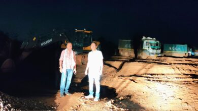 CG News- ⁠रेत माफिया पर प्रशासन की बड़ी कार्रवाई: अवैध रेत खदान में छापा, चैन माउंटेन मशीन और दो हाइवा जब्त…